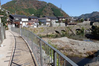 鉱山鉄道の軌道跡
石積みの３連アーチが素晴らしい