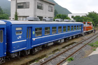 若桜駅構内で展示された１２系客車