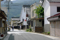 稲荷山の蔵の町並み