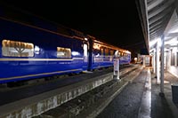 小坂駅の夜は更けてゆく