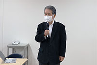 開会挨拶をする
横浜歴史資産調査会副会長 吉田鋼市
（横浜国立大学名誉教授）