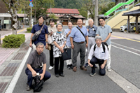 若桜駅前で皆さんと記念撮影