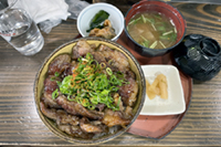 下町で食った絶品「牛のそずり丼」
９００円