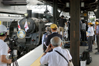 無事に発車したＣ１１１２３号牽引の
ＳＬ大樹号　下今市駅
（２０２２年７月１８日）