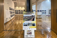 写真展会場入り口
（横浜みなと博物館展示室）