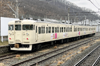 千曲市アニメ電車がしなの鉄道に登場