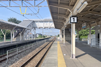 １００年近い歴史を刻んだ動橋駅
２・３番線ホーム上屋は、
輸入レールを用いていると言う