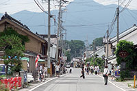 祭りの日の荒町界隈